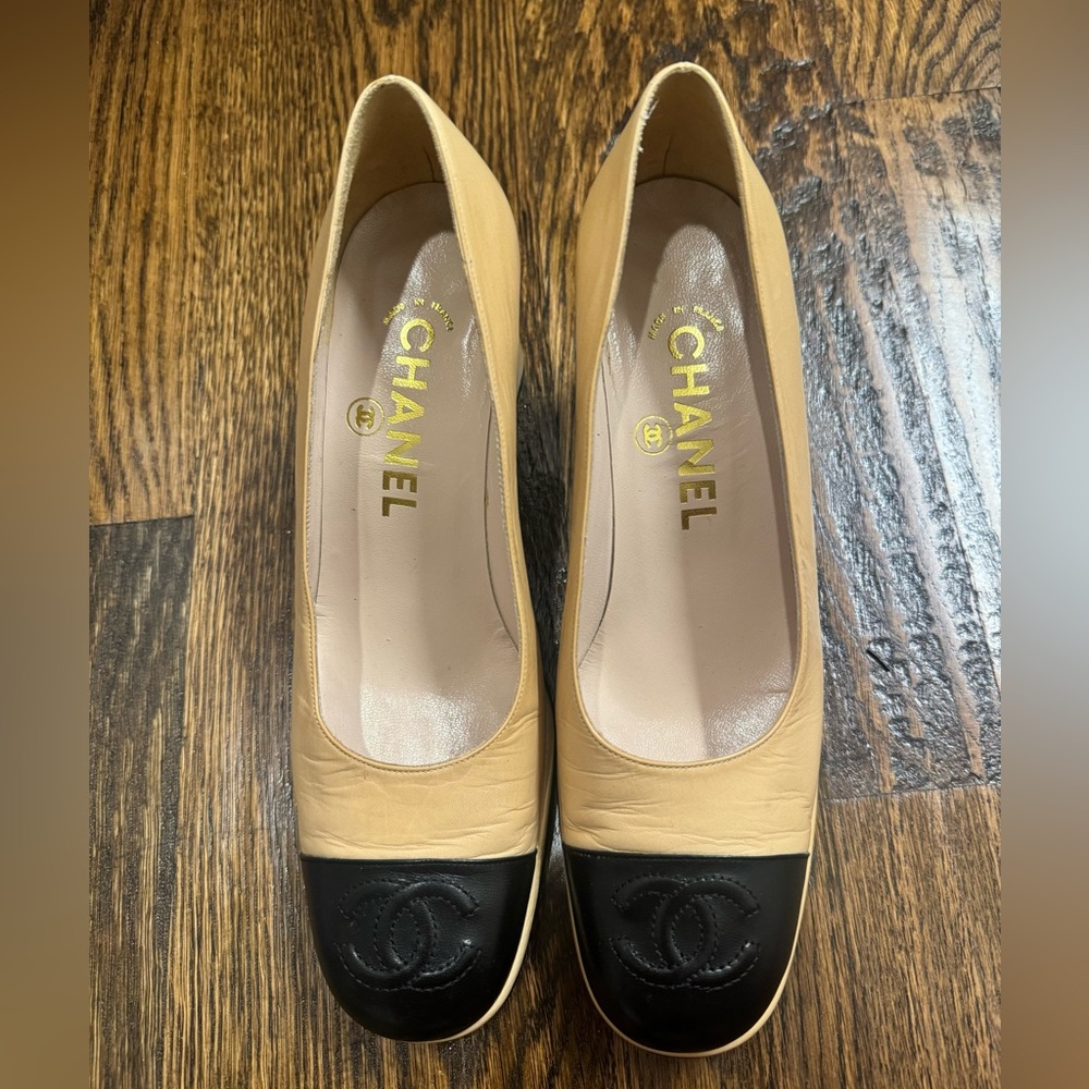Chanel vintage pumps